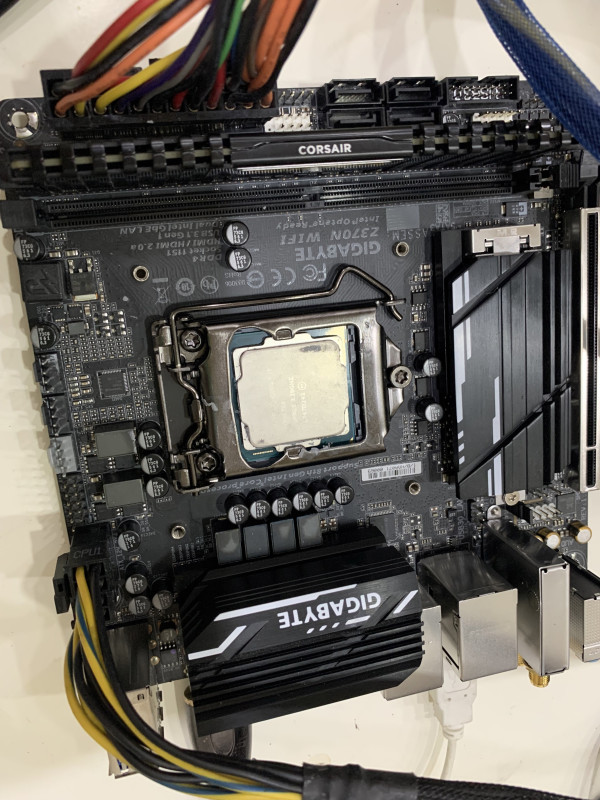 maticna Gigabyte Z370N WiFI Gejming + i5-8400 8 generacija