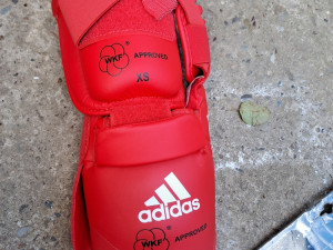 stitnici za potkoljenici i sto