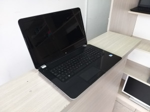 AKCIJA HP LAPTOP QUAO CORE X4 8GB 256GB SSD 17.3 WIN10