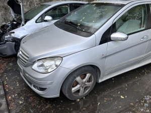 Dijelovi b klasa wagen zenica Mercedes W245 (fotografija 3)