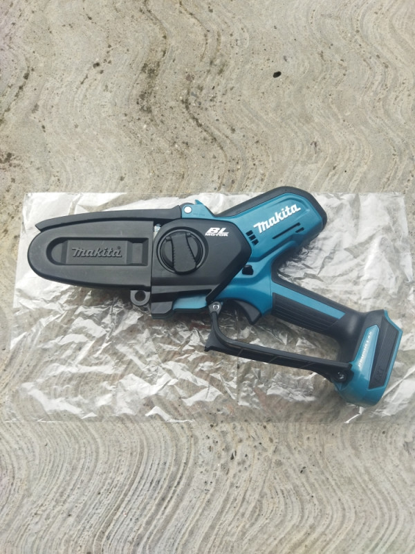 Makita aku pila za grane bl motor 18v. Novo nekoristeno