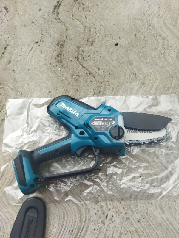 Makita aku pila za grane bl motor 18v. Novo nekoristeno