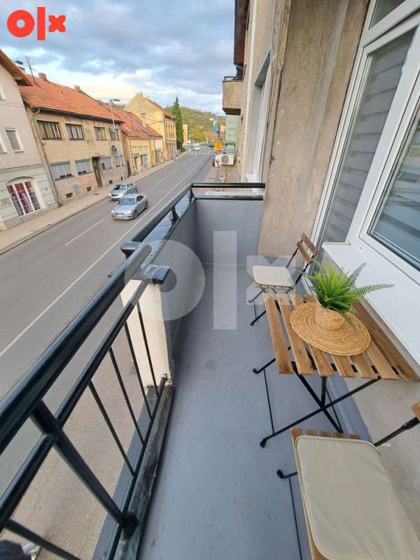 Stan na dan Centar, skver, Tuzla, 50m2, parking obezbijeđen 15