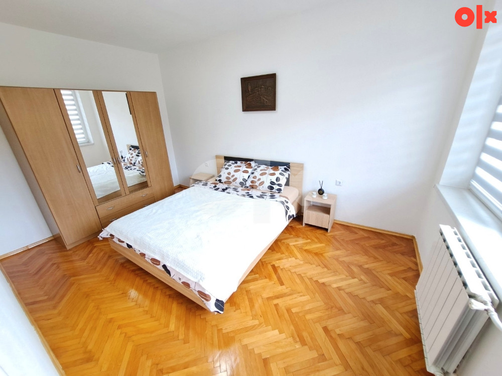 Stan na dan Centar, skver, Tuzla, 50m2, parking obezbijeđen 8