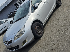 Opel astra J 2010 1.7cdti DIJELOVI
