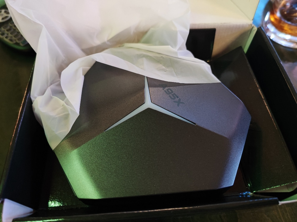 Amlogic TV box +IPTV godina ili EON PREMIUM godina