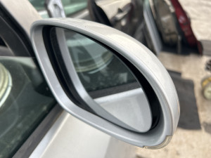 Retrovizor desni Volkswagen Golf 5 (fotografija 1)