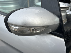 Retrovizor desni Mercedes W245 (fotografija 2)