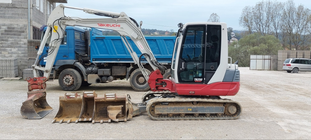Mini bager Takeuchi tb 250