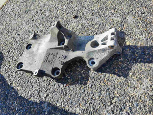 Nosac alternatora i kompresora klime motor VW BLS