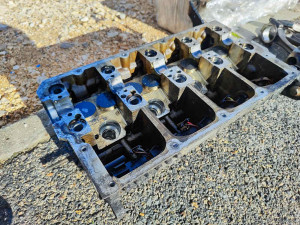 Glava sa ventilima i podizačima VW motor BLS Golf Skoda