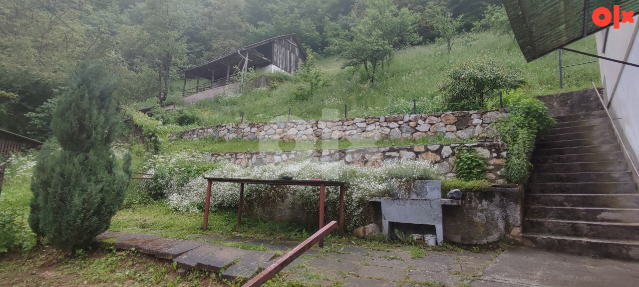 Prodajem kuću sa okućnicom i pratećim objektima: 4
