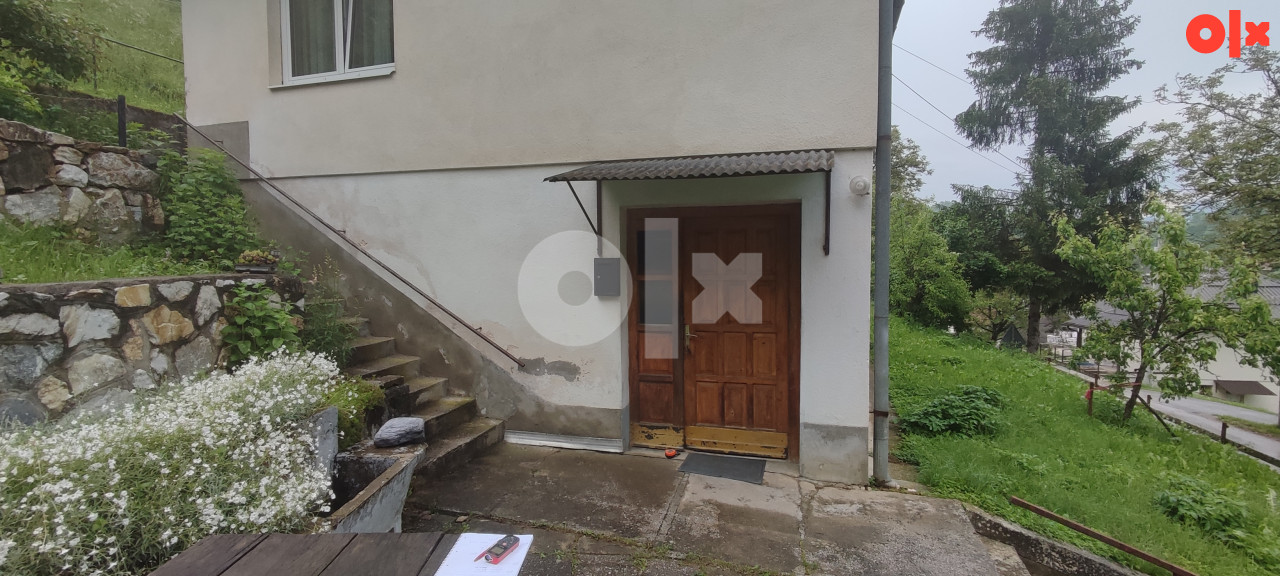 Prodajem kuću sa okućnicom i pratećim objektima: 7