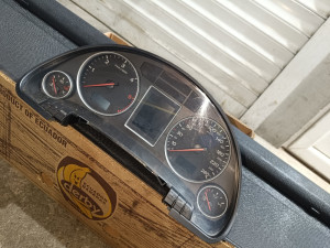 Kilometar Sat Audi A4 B6 TDi 8E0 920 930T Dijelovi