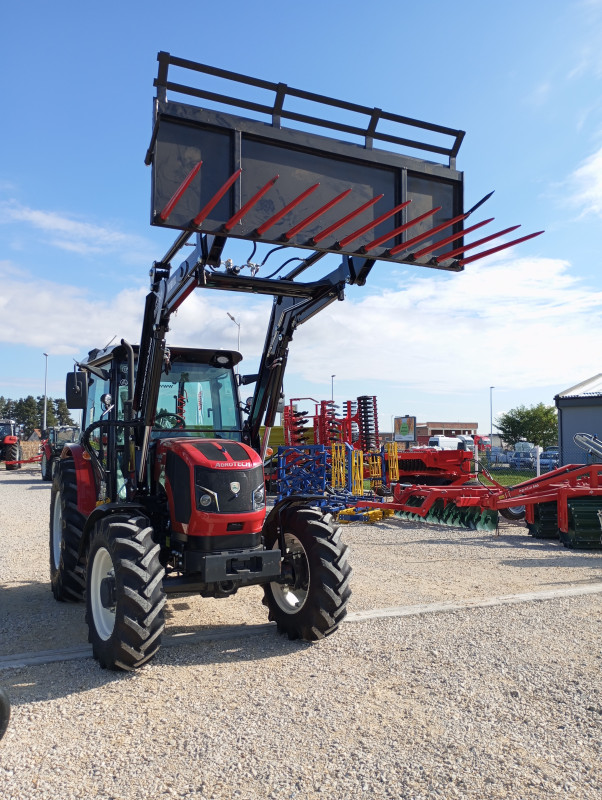 Traktor Armatrac 854 lux