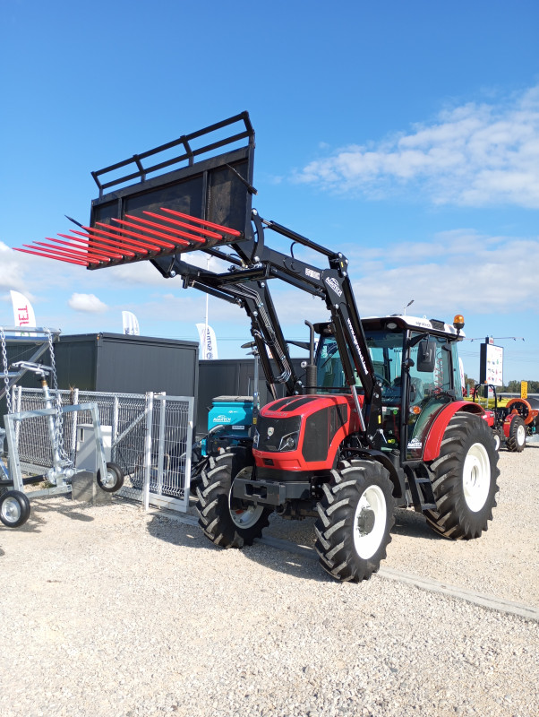 Traktor Armatrac 854 lux
