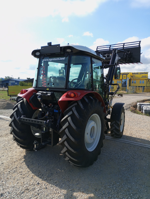Traktor Armatrac 854 lux