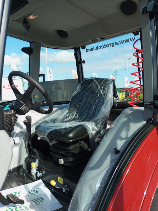 Traktor Armatrac 854 lux