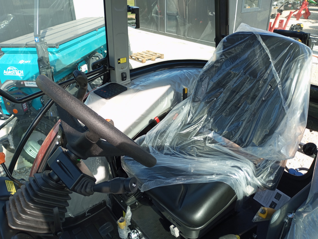 Traktor Armatrac 854 lux