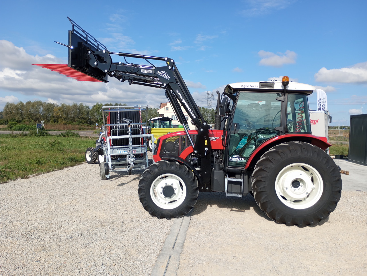 Traktor Armatrac 854 lux