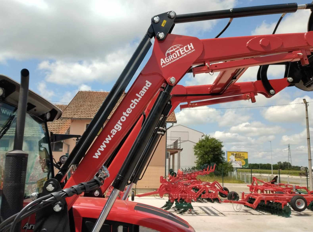 Traktor Armatrac 854 lux