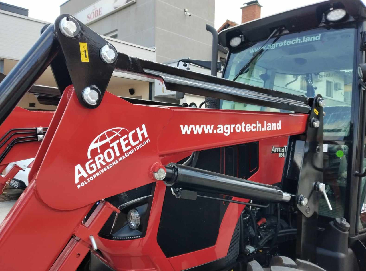 Traktor Armatrac 854 lux
