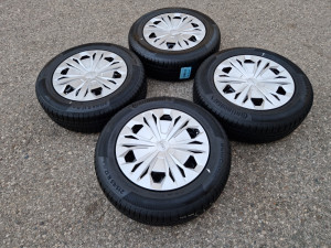 Celicne felge 17 5x112 Audi Q3 sa ratkapama i zimskim gumama 215/