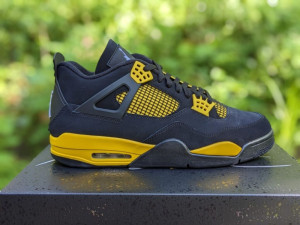 NIKE AIR JORDAN RETRO 4 ORIGINAL