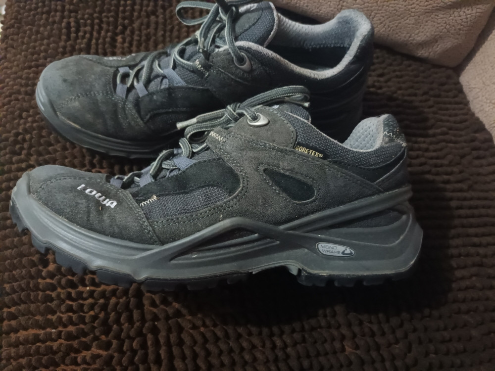 Lowa ženske patike br.39.5 gore_tex