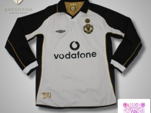 MANCHESTER UNITED retro dres sa dva lica sezona 2001/02
