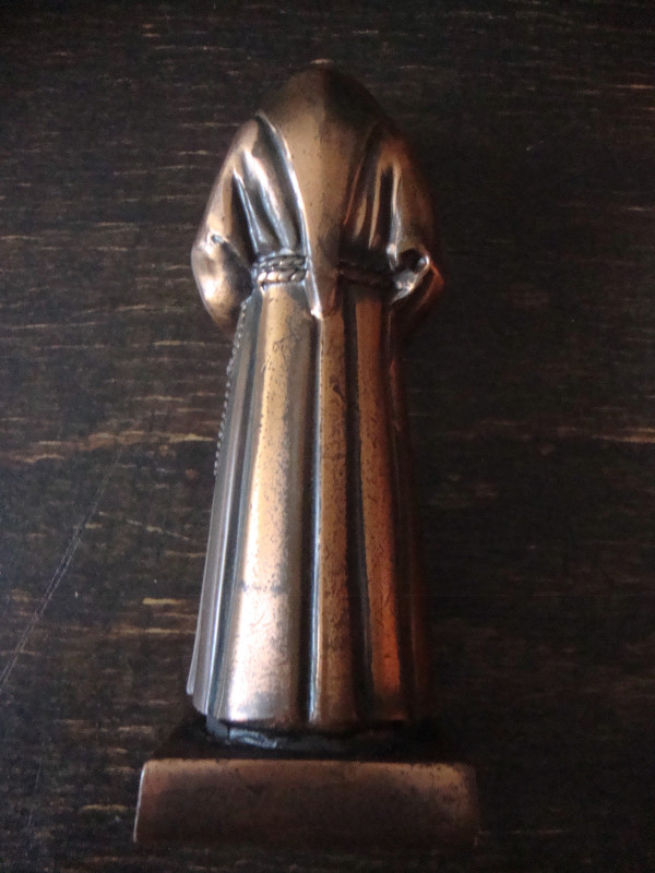 Katolička mala metalna figura - skulptura B. Konrad