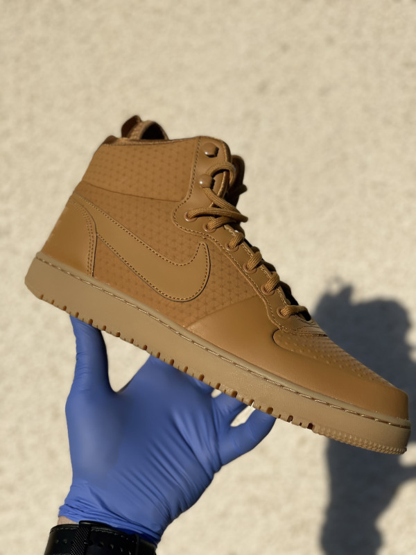 nike court borough 42.5