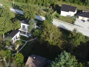 Dvije renovirane kuće uz rijeku - Lepenica-  KUPOVINA NA RATE