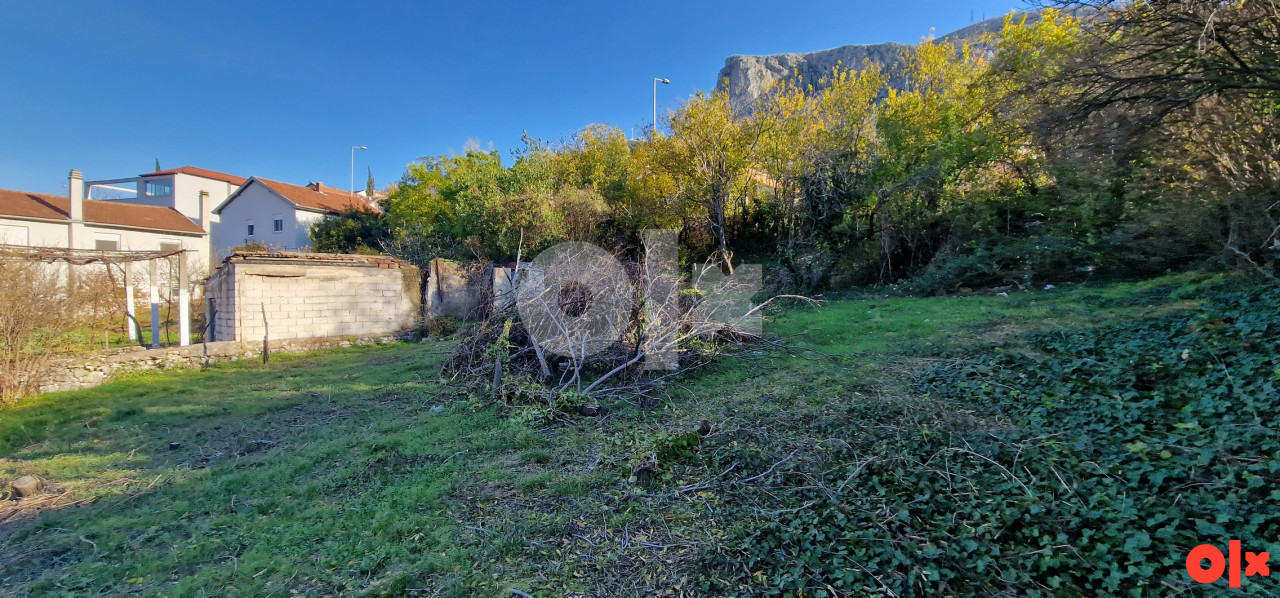 Zemljište 832m2 i uknjižena kuća uz M17 5