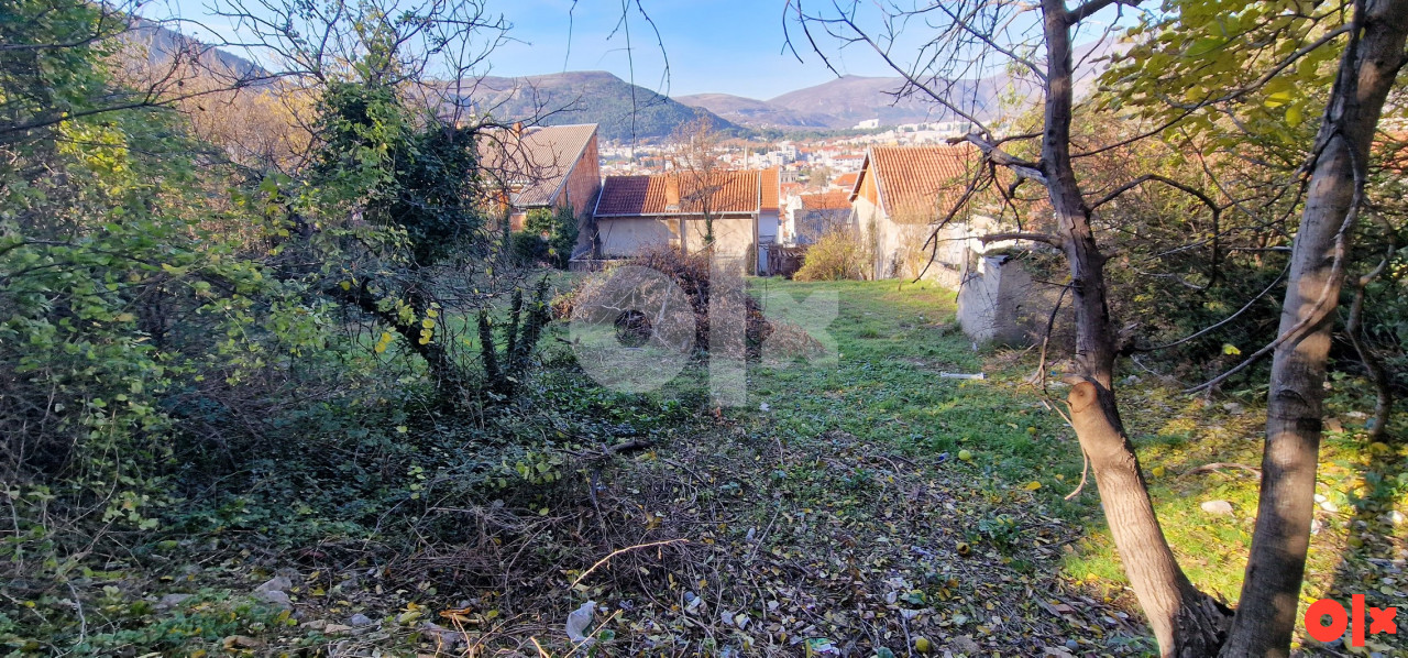 Zemljište 832m2 i uknjižena kuća uz M17 13