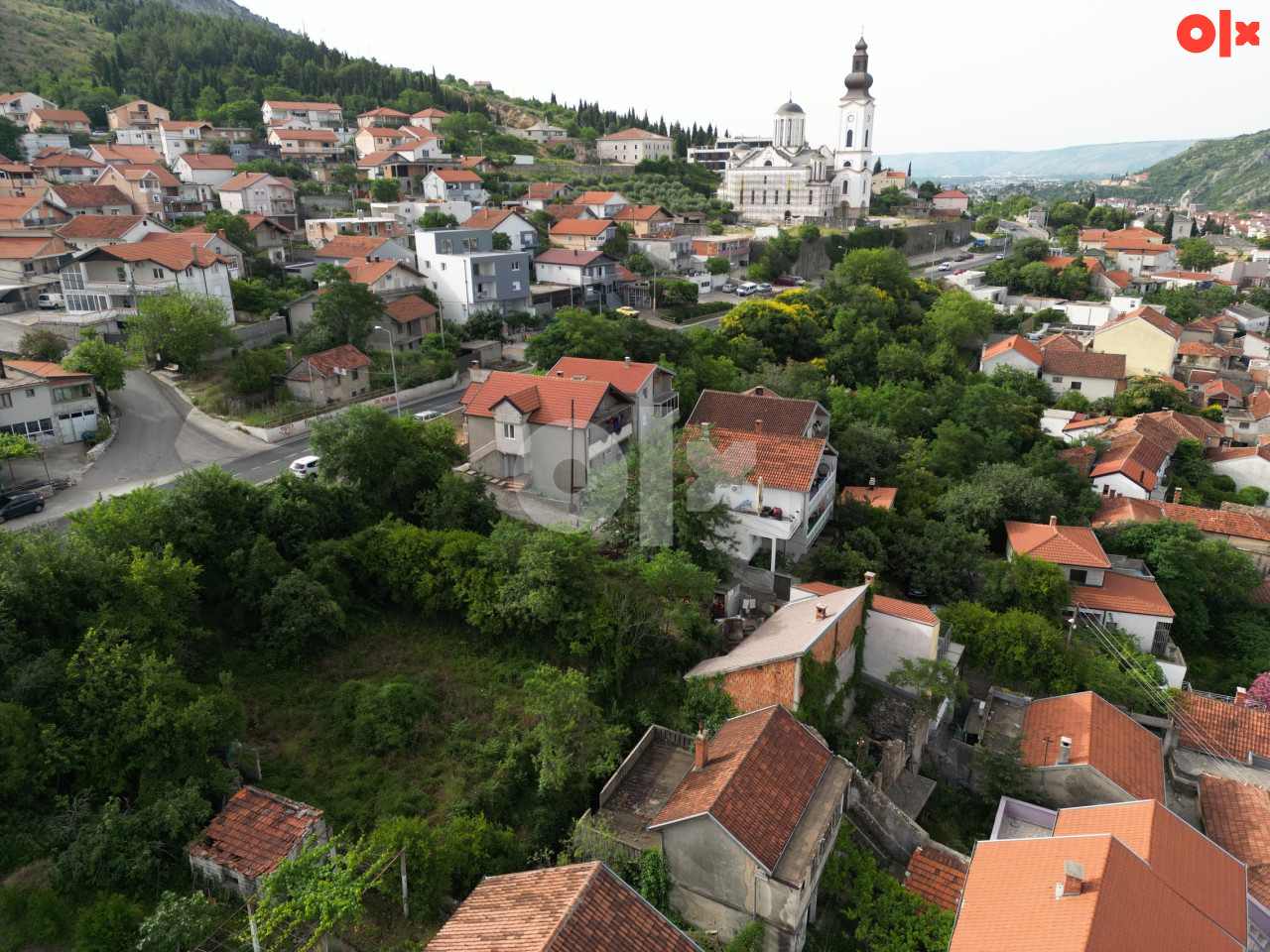 Zemljište 832m2 i uknjižena kuća uz M17 3