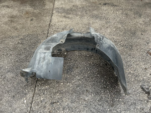 Blatobran pvc unutrasnji prednji desni Ford C Max
