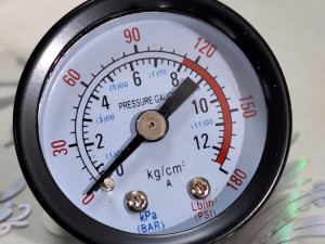 MANOMETAR BAROMETAR 12 BARI ZA PNEUMATSKI ALAT I MAŠINE