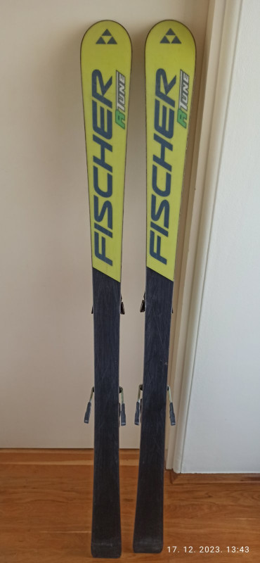 Skije Fischer 137 cm i pancerice br.41-42