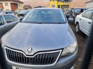 Skoda Rapid prednja hauba