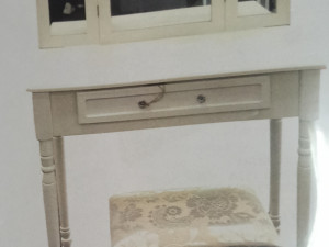 Sto za šminkanje, šminku