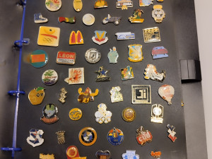 Značke PIN sa albumom - 149 komada