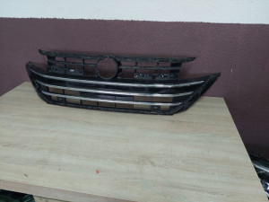Vw Arteon maska ostecena