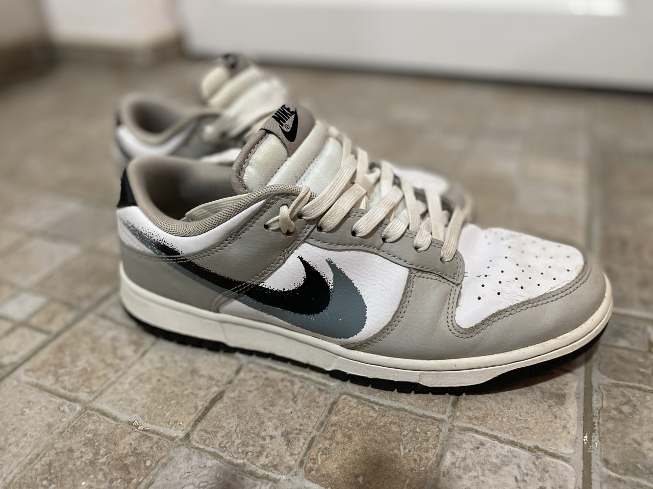 Nike dunk low double swoosh
