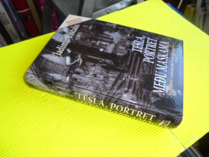 Tesla portret među maskama - Vladimir Pištalo