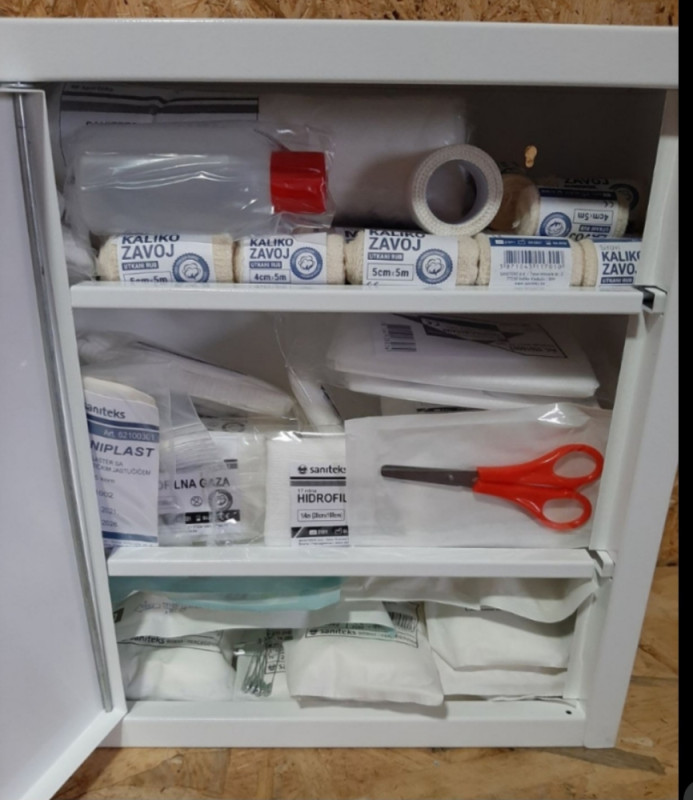 Prva pomoc i ormaric prve pomoci poslovne prostore i firme