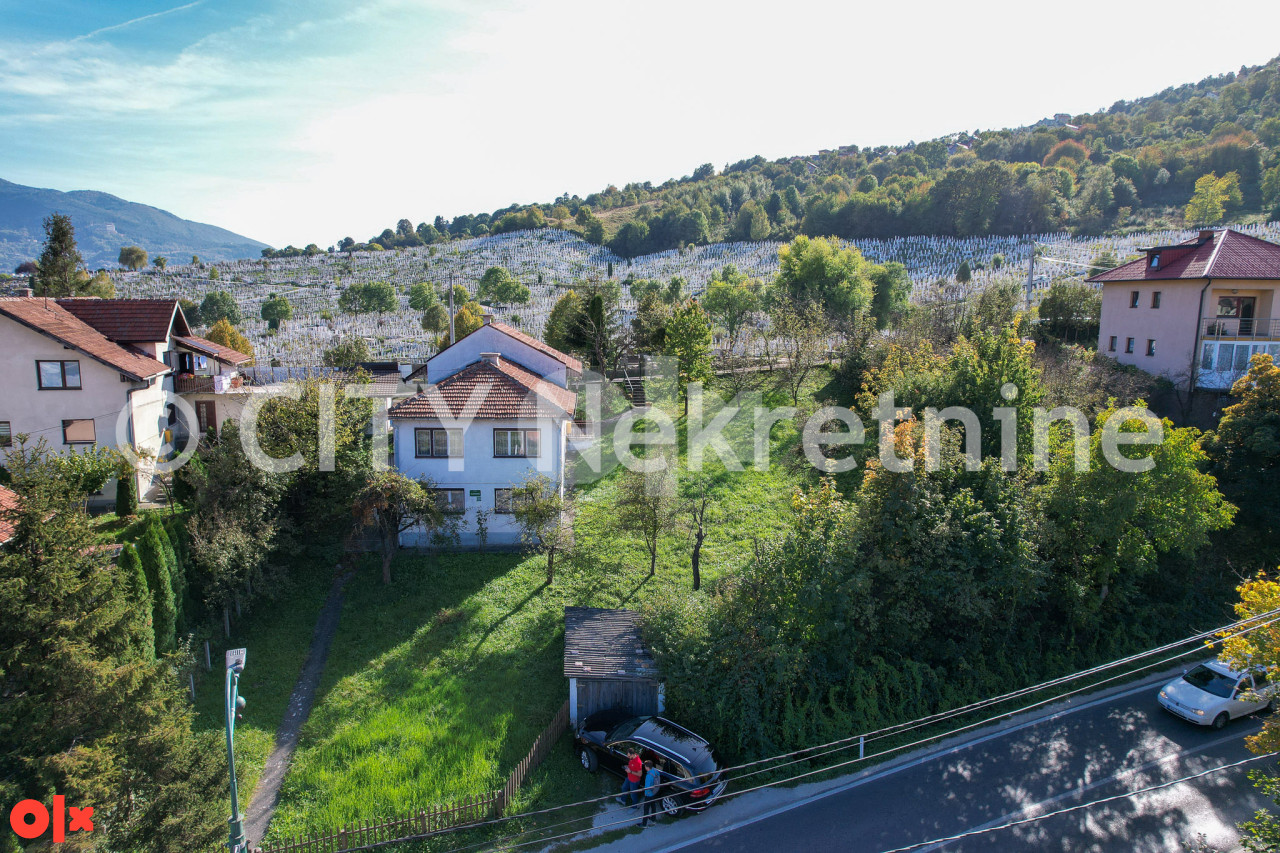 Zemljište sa kućom - Centar - Bare - 997 m2