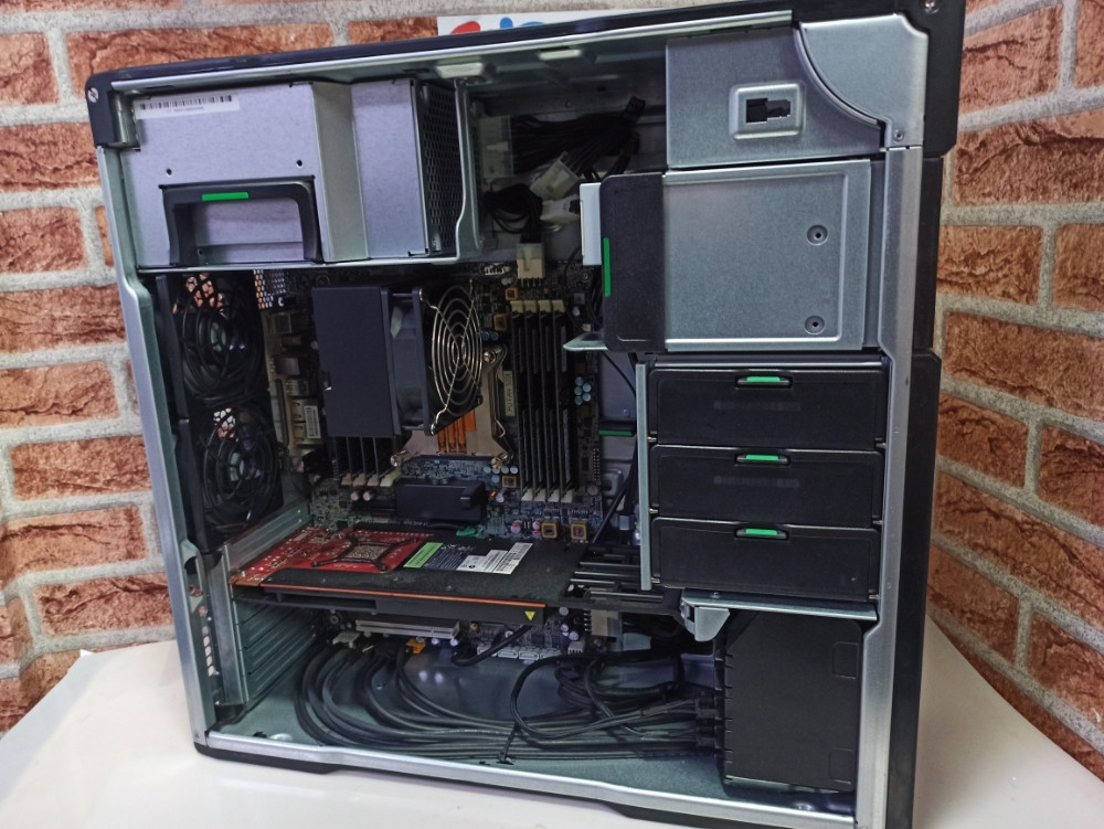 安価クリエータPC E5-1620 16G QuadroK600 SSD+HDD