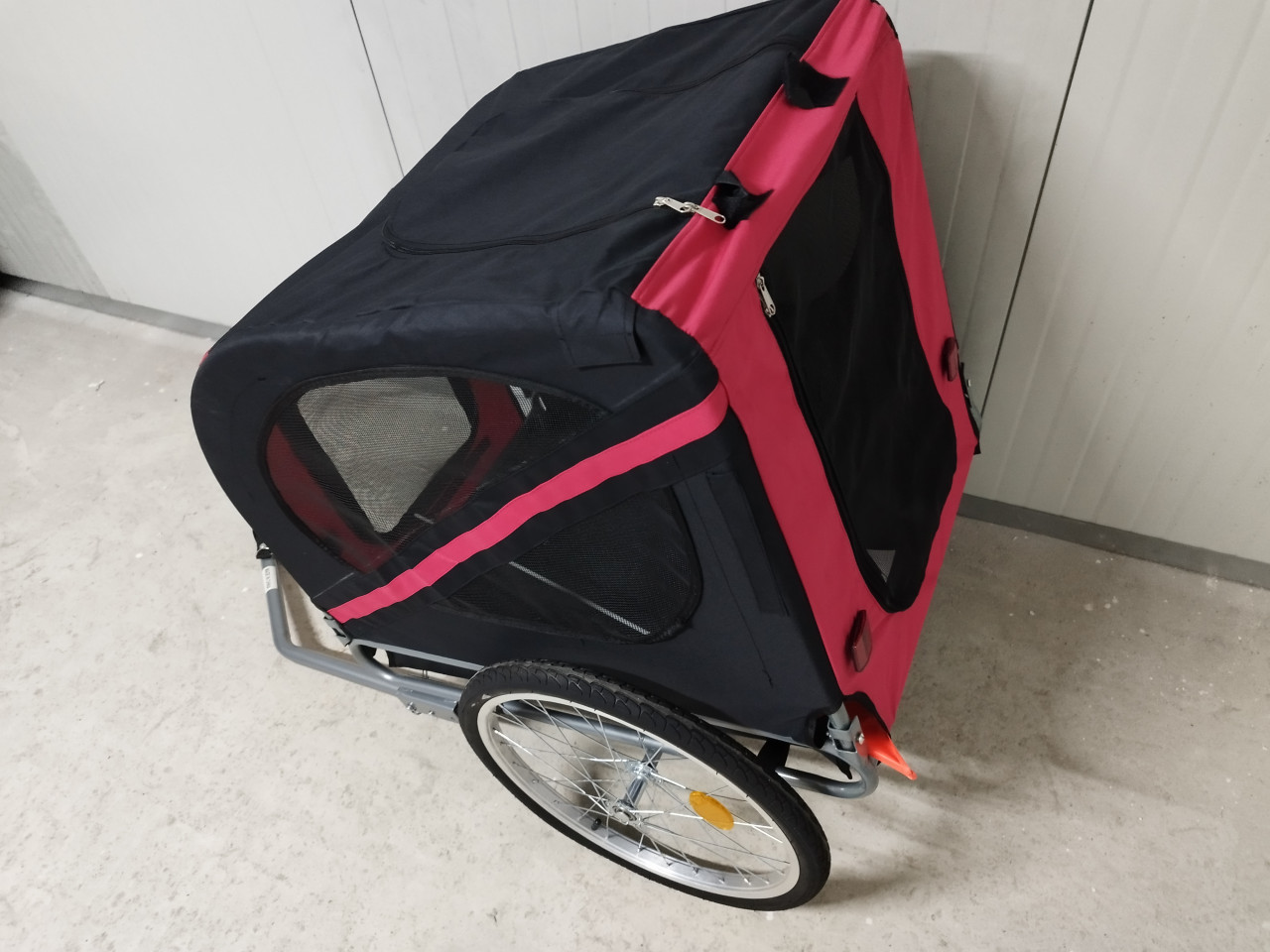 Biciklo prikolica, teret max 26kg, crno-crvena
