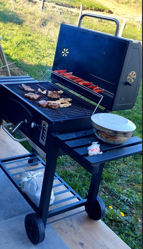 Rostilj / Grill na ugalj Jamestown Jaxon XL